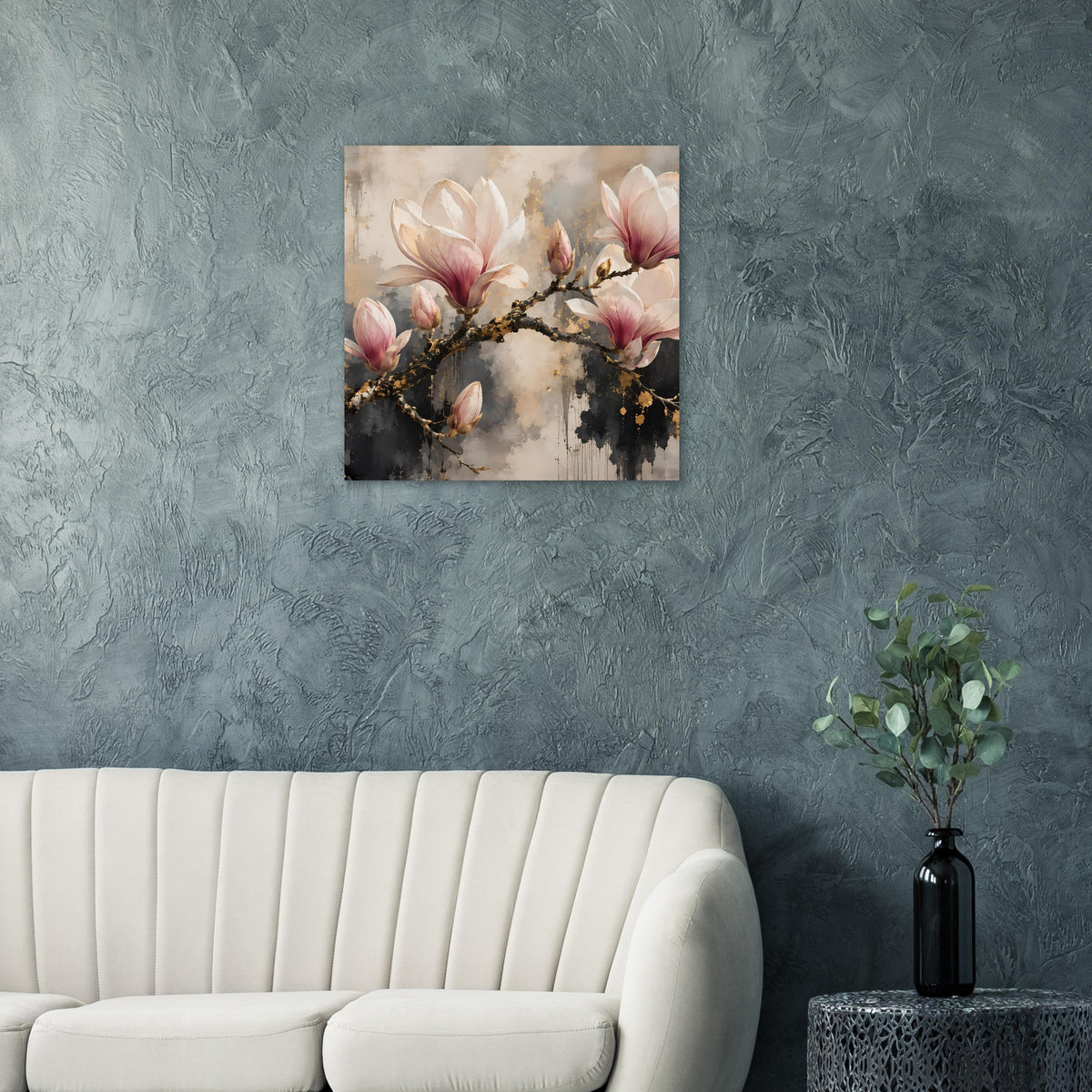 Quadratisches Wandposter mit Magnolienblüten, schwarzem Astwerk und goldenen Sprenkeln