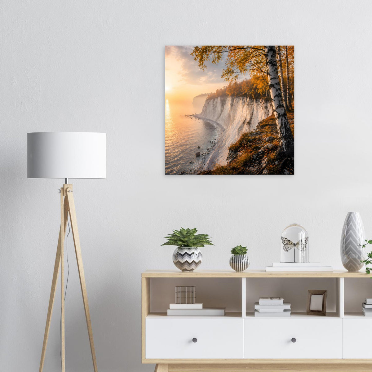Quadratisches Poster mit Küstenlinie, goldenen Herbstblättern und Birken am Rand