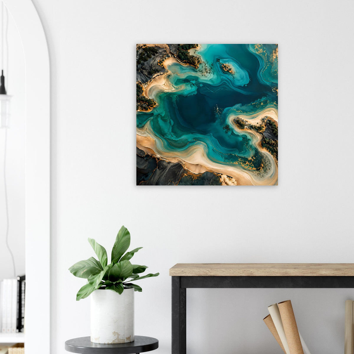 Quadratisches, gerahmtes Ozeanposter mit türkis-blauen Strömungen, goldbraunen Rändern