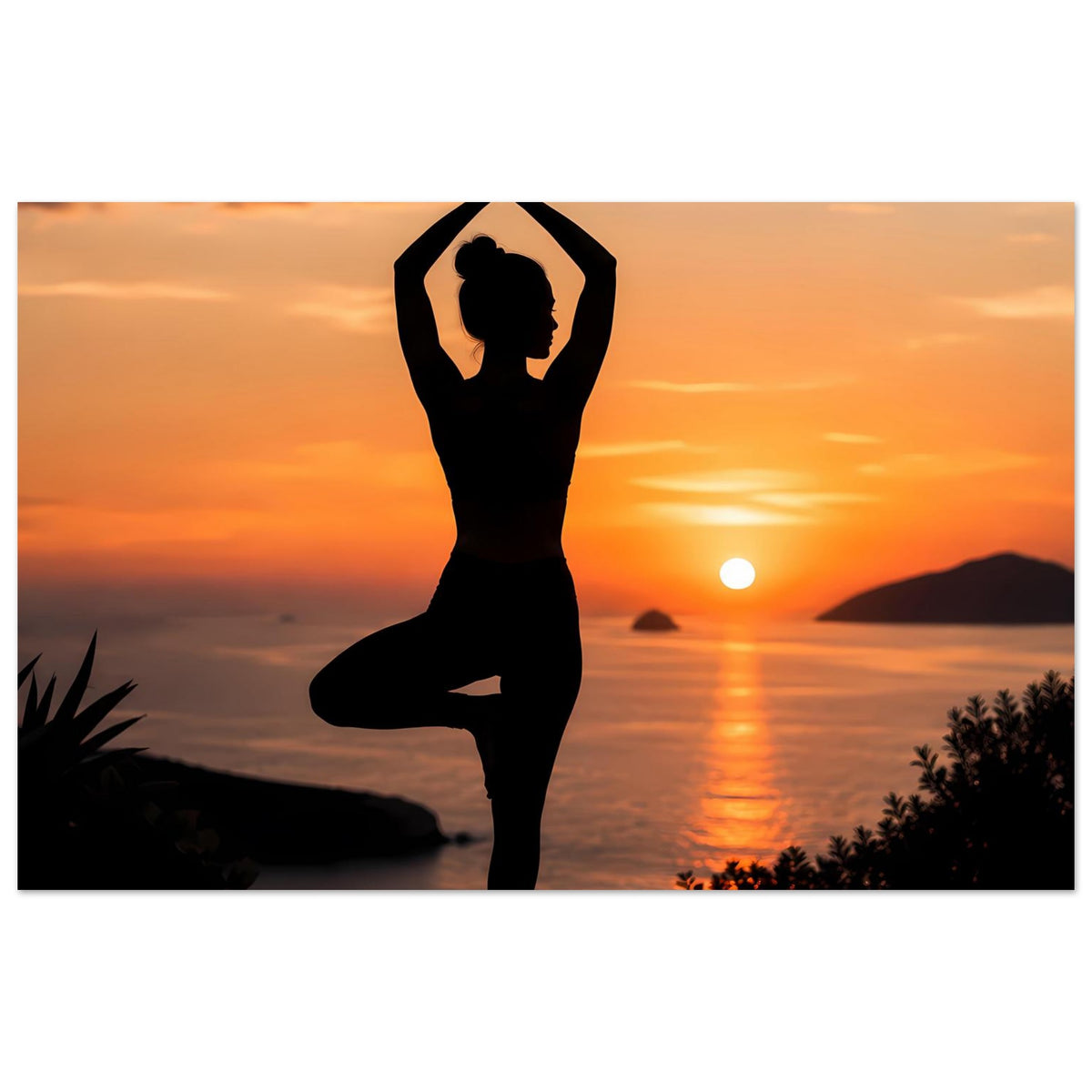 Yoga-Poster mit schwarzer Silhouette in Meditationshaltung, orange Sonnenuntergang, horizontal