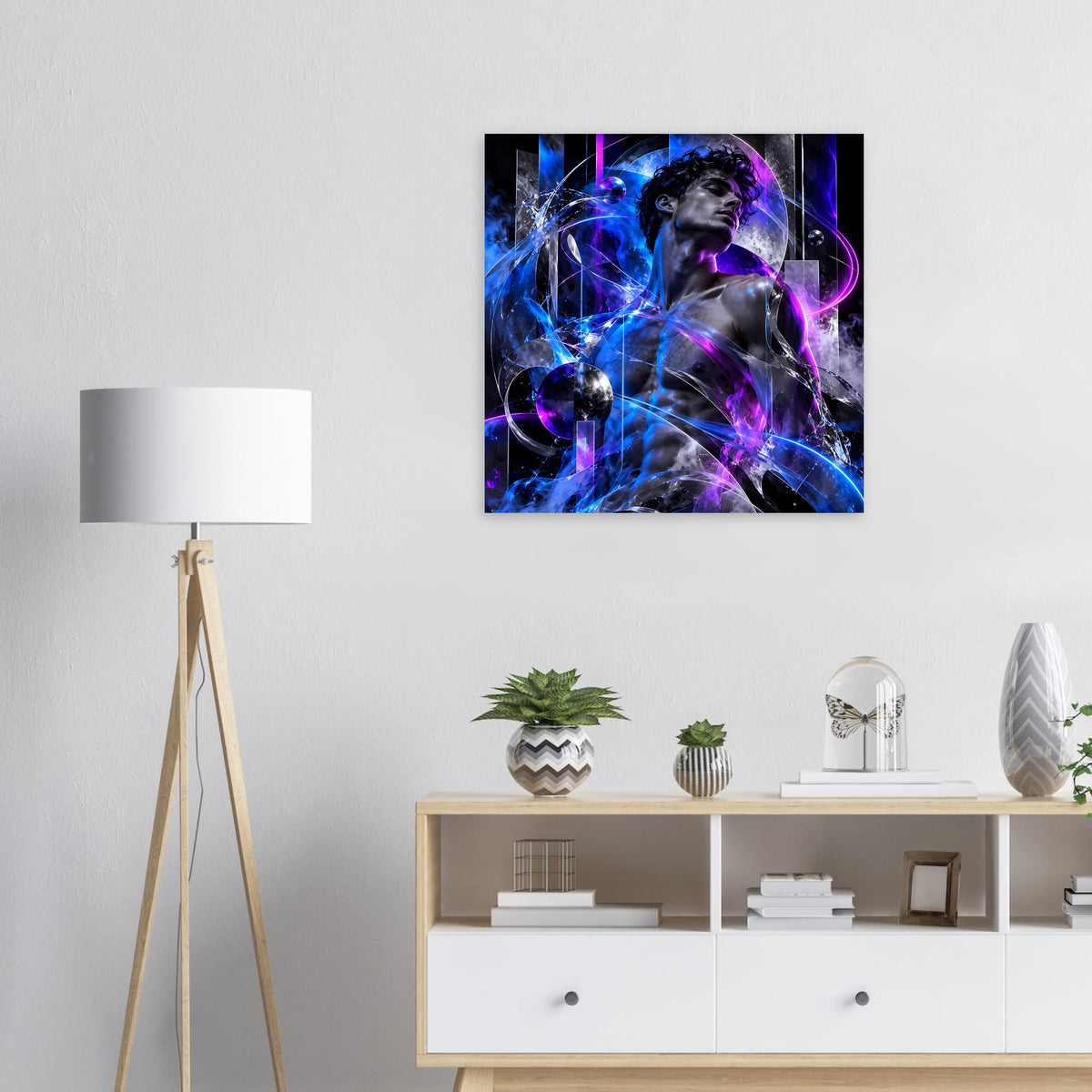 Rechteckiges Poster mit energiegeladener Figur in Blau und Violett, leuchtende Linien