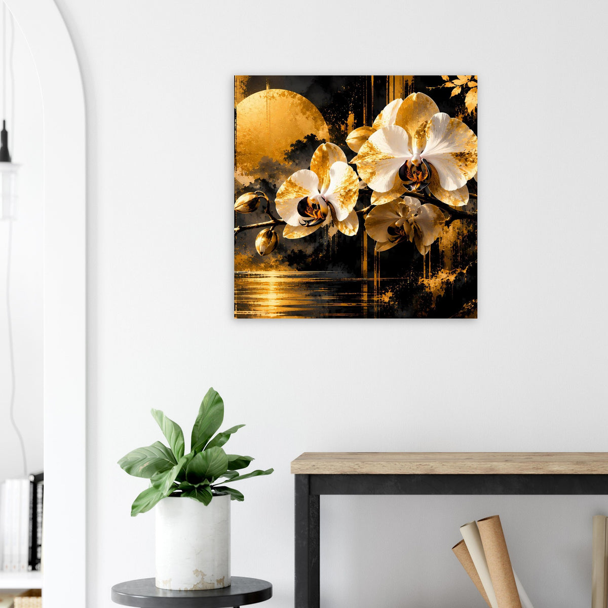 Quadratisches Wandposter mit weißen Orchideen und goldener Kreisform auf dunklem Grund