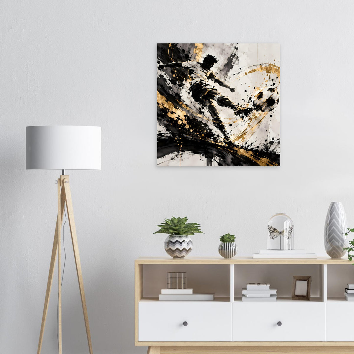 Poster mit abstraktem Fußballspieler in Schwarz, Weiß und Gold-Spritzern