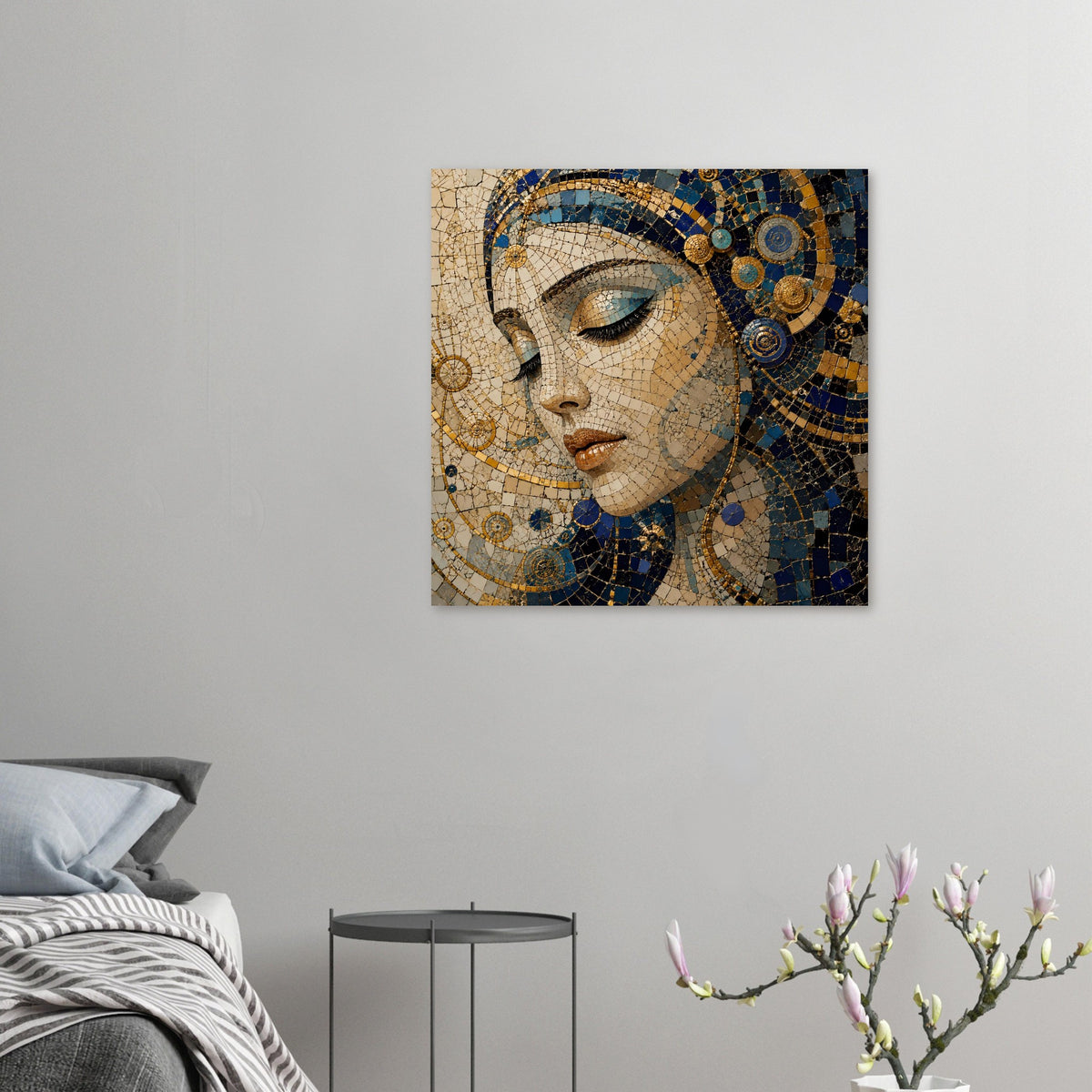 Mosaik-Porträtposter einer Frau in Blau-Gold mit Halbprofil und goldenen Mustern