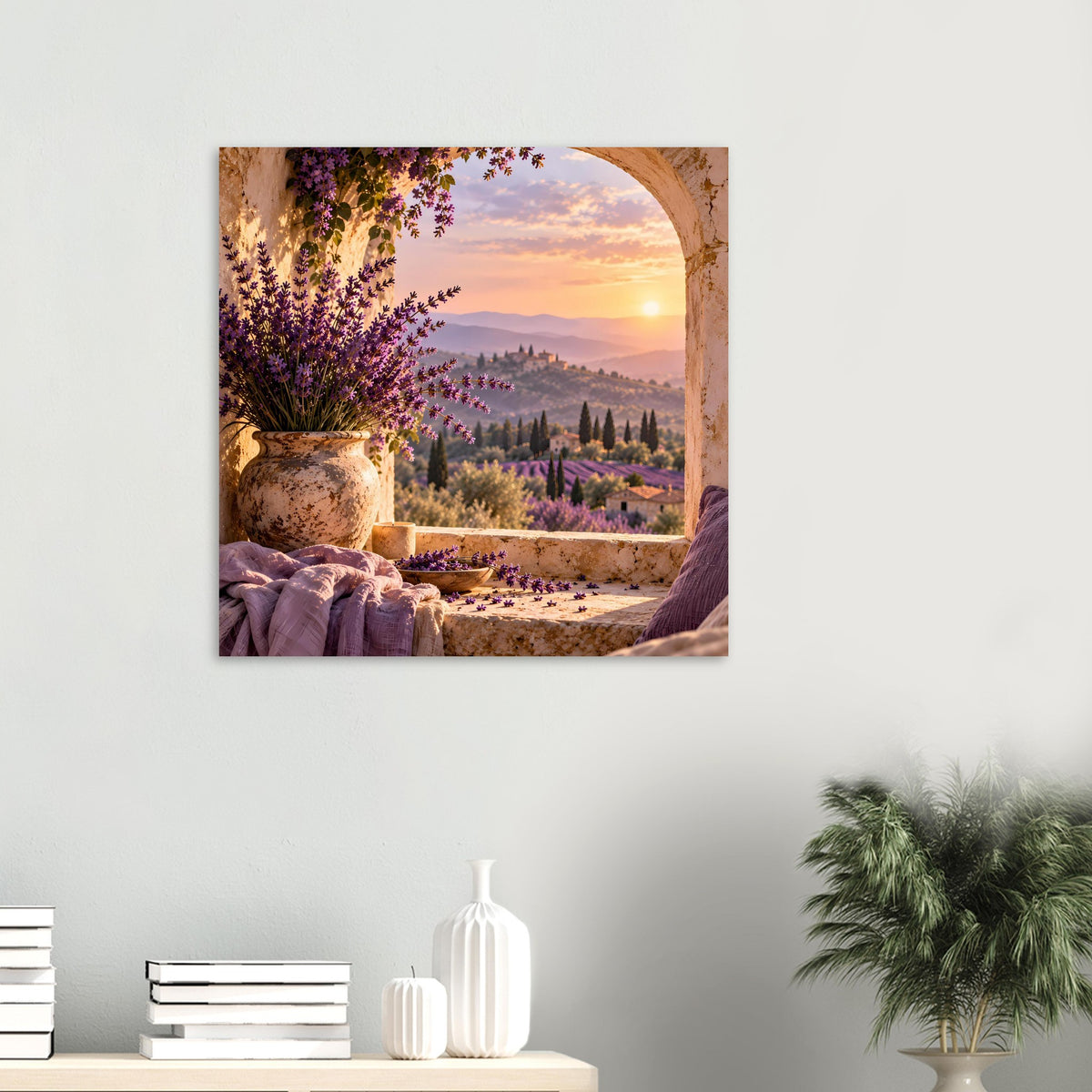 Wandposter mit Lavendelblüten, Steinvase und Sonnenuntergangslandschaft im Tal