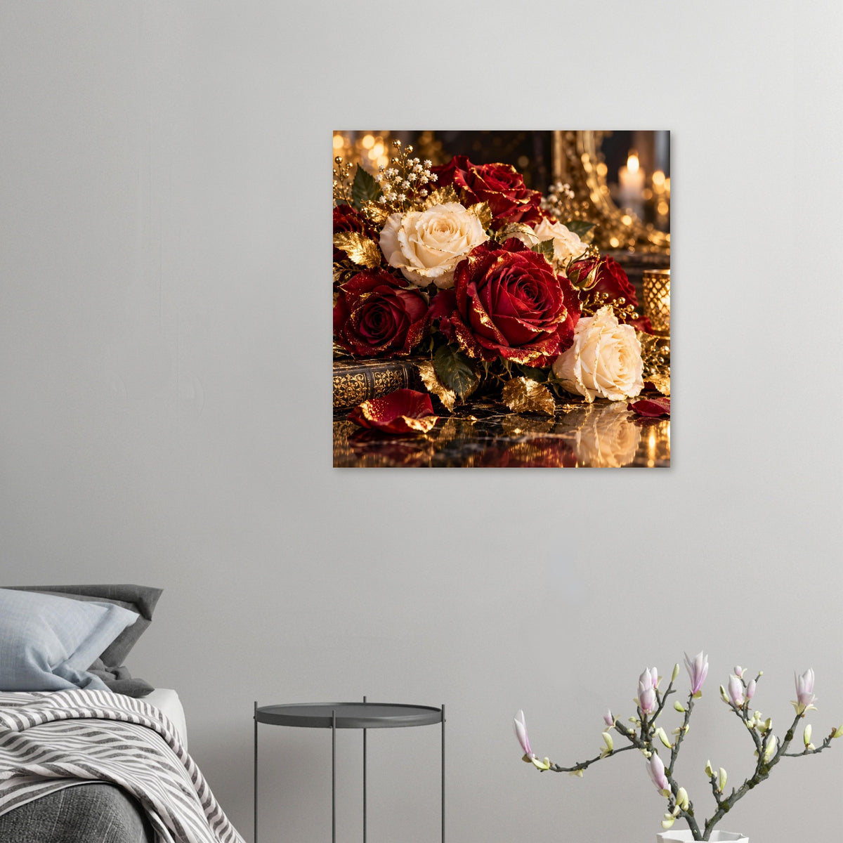 Wandposter mit Rosenstrauß: cremeweiße und bordeauxrote Rosen mit goldenen Akzenten.