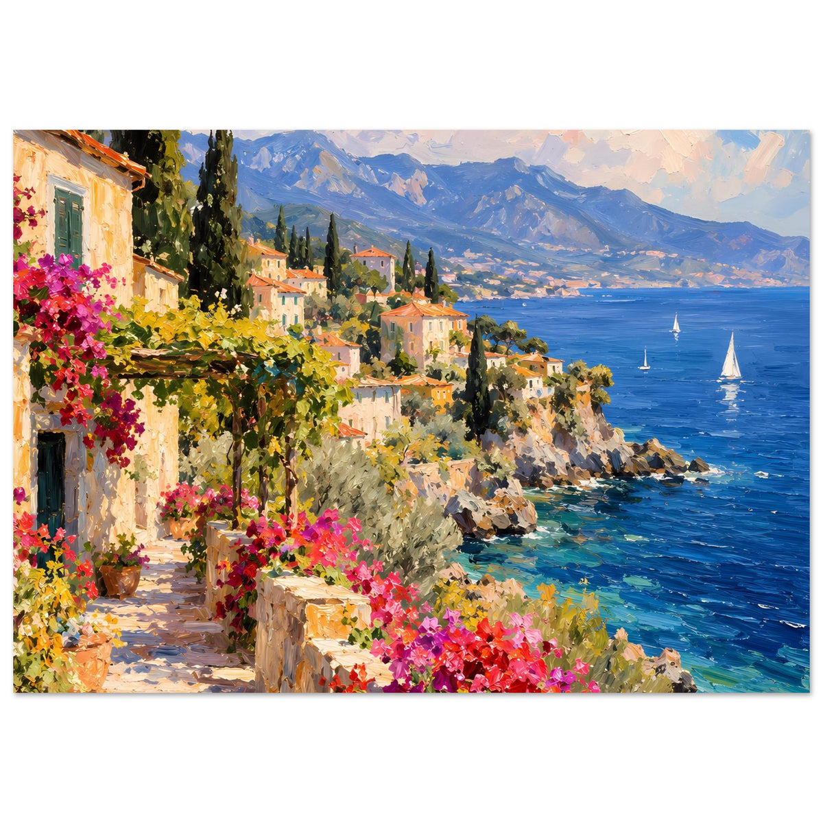 Wandposter mit mediterraner Küstenszene: Häuser, Blumen, Meer und Berge im Hintergrund.
