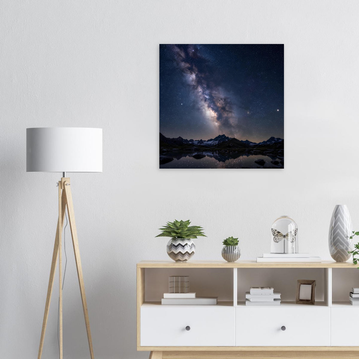 Quadratisches Wandposter: nächtliche Berge mit Milchstraße und Sternen am Himmel