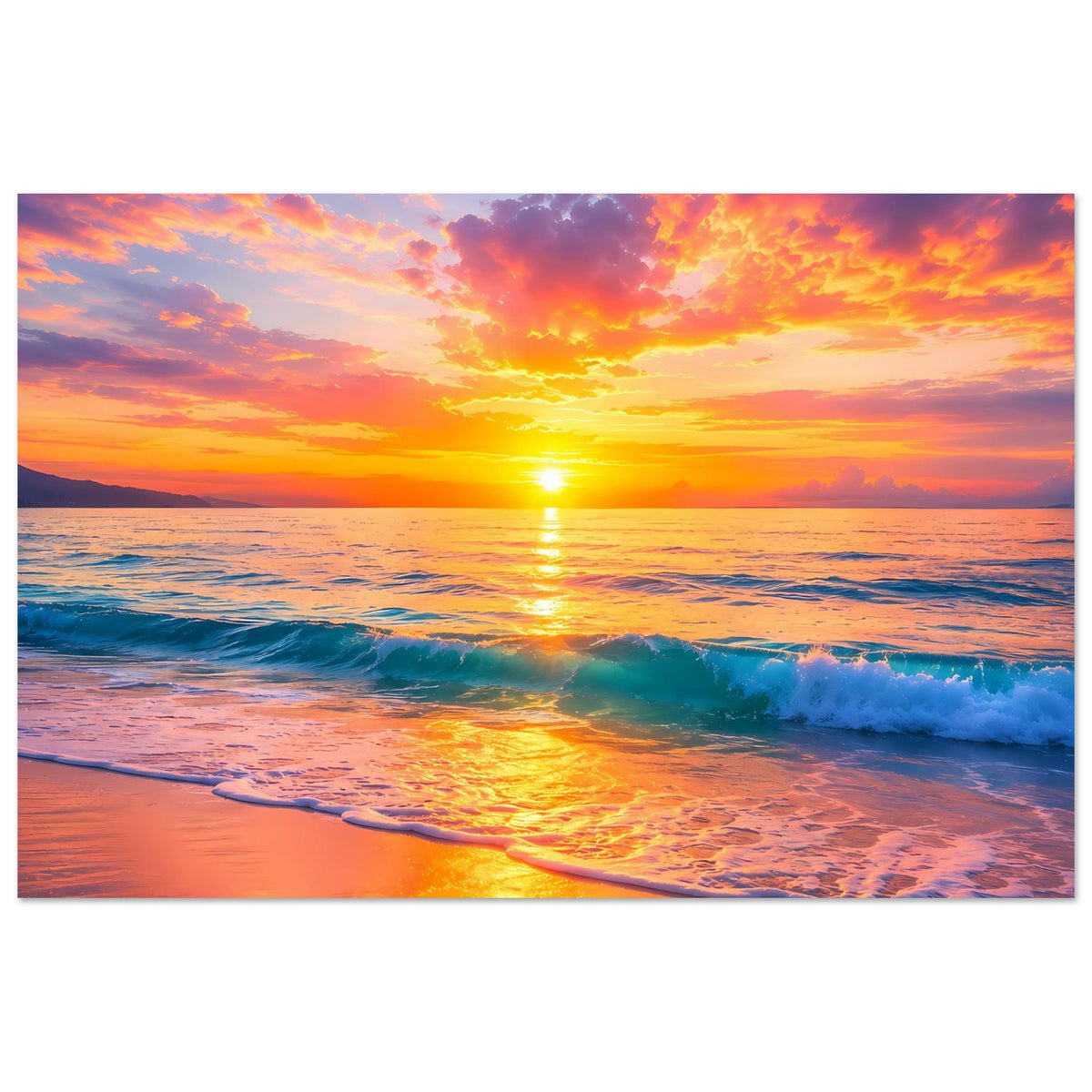 Querformatiges Strandposter mit Sonnenaufgang, goldener Spiegelung im Wasser und Strandwellen