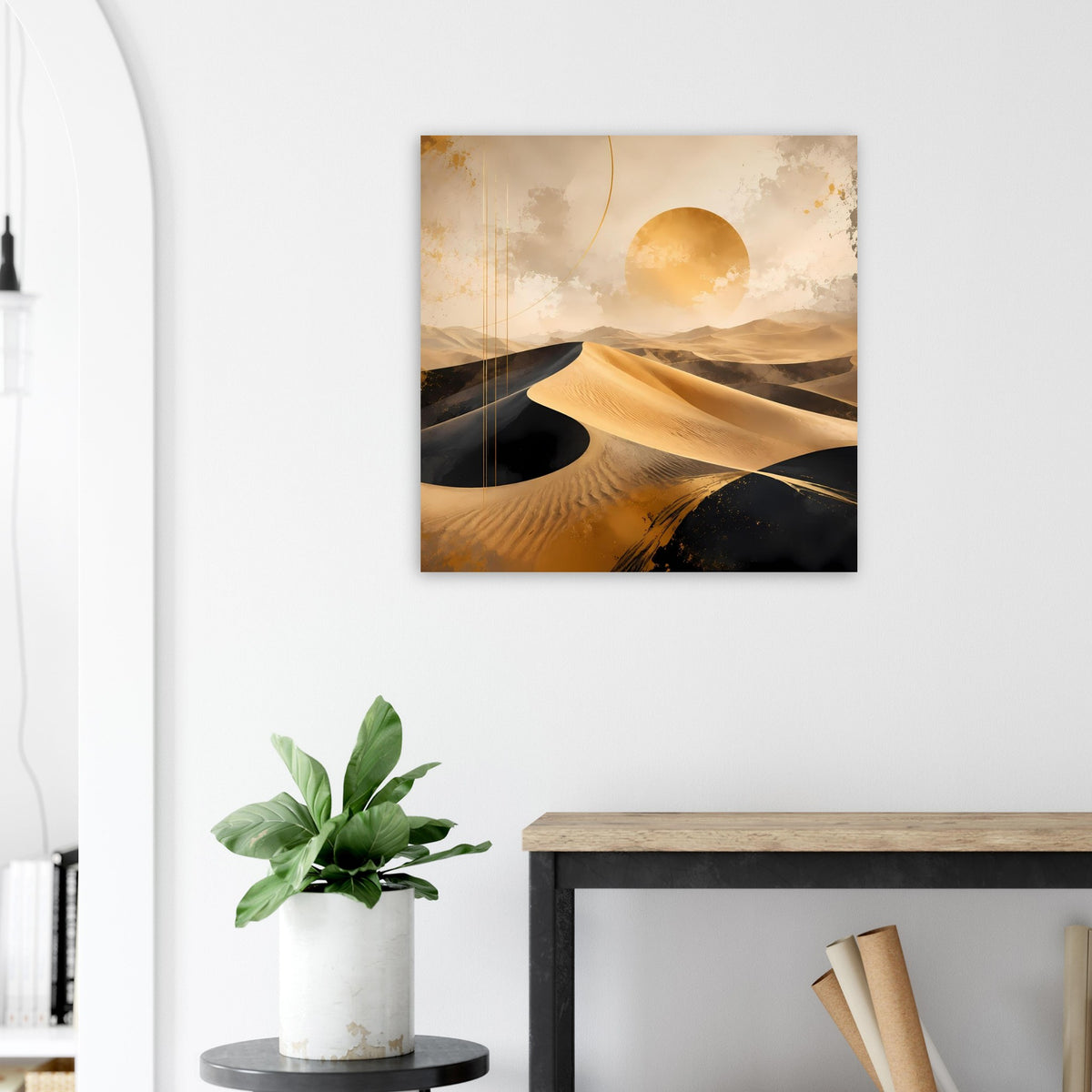 Quadratisches Poster mit goldenen Sanddünen, dunkler Kurve und gelber Sonnenscheibe