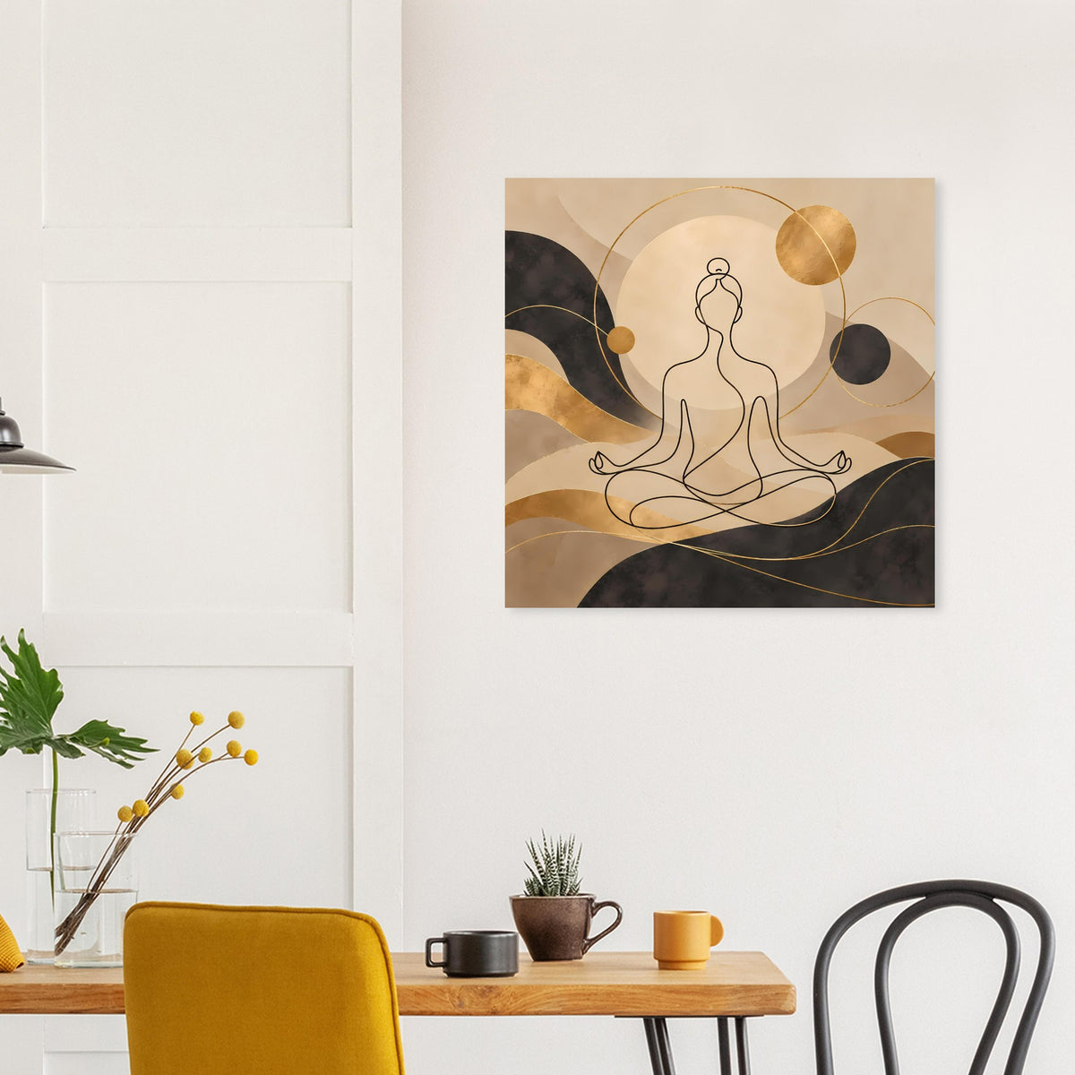 Goldener Kunstdruck mit Yoga-Motiv: sitzende Figur in warmen Beige- und Dunkeltönen