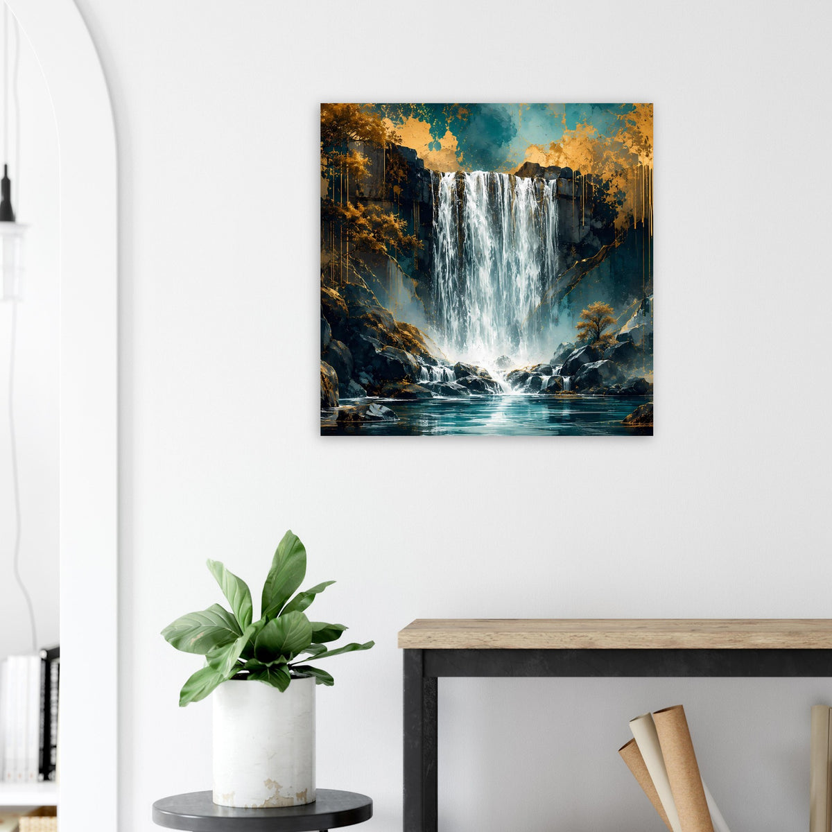 Wasserfall-Poster mit türkisblauem Wasser, Felsformationen und goldfarbenen Farbflächen