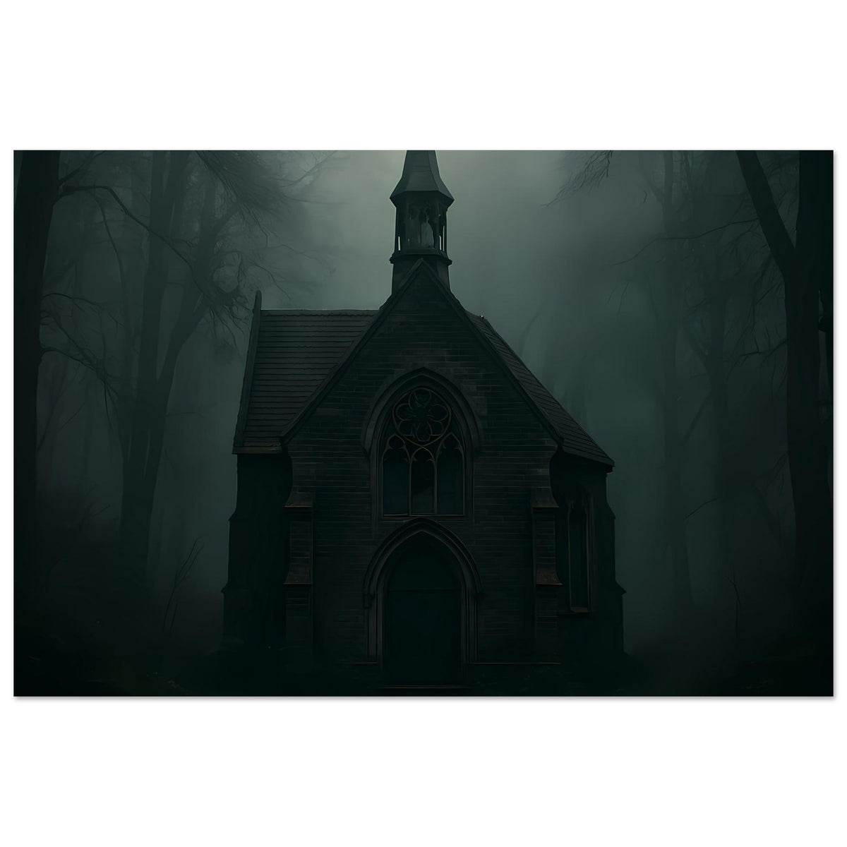 Kapellenposter: Vorderansicht einer dunklen Kapelle mit Spitzbogenfenstern im Nebel