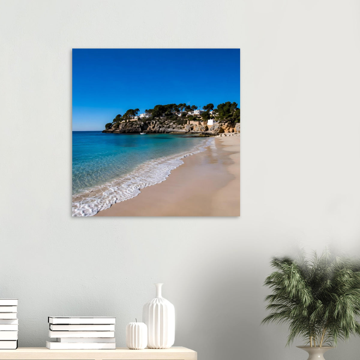 Quadratisches Poster mit türkisem Meer, Sandbucht und Felsenküste