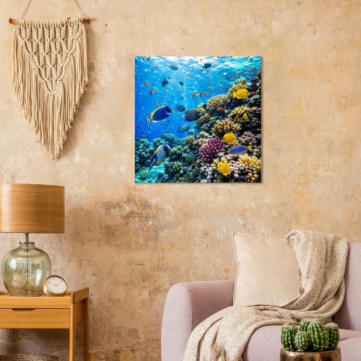 Quadratisches Poster mit Korallenriff und tropischen Fischen vor dichtem Korallenbereich