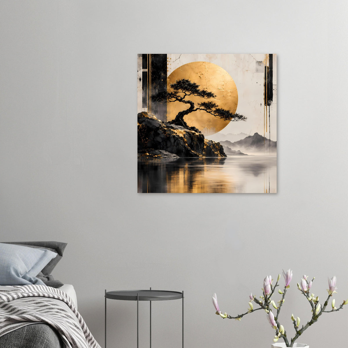 Kleines Zen-Poster mit Bonsai-Baum, goldener Sonne, Felsen, Nebel und Wasserreflexion