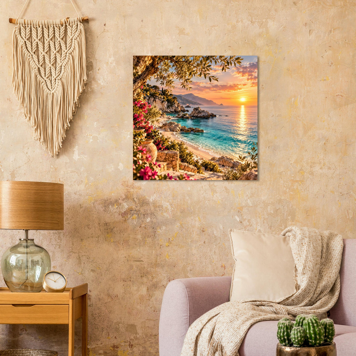 Strandposter mit Sonnenuntergang über türkisfarbenem Meer und blühendem Hang