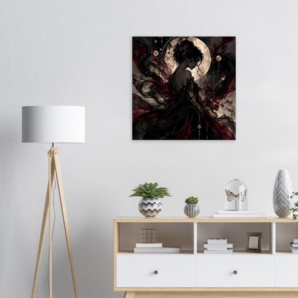 Quadratisches Poster: Frauensilhouette mit Mond und dunklen Burgunderroten Farbwirbeln