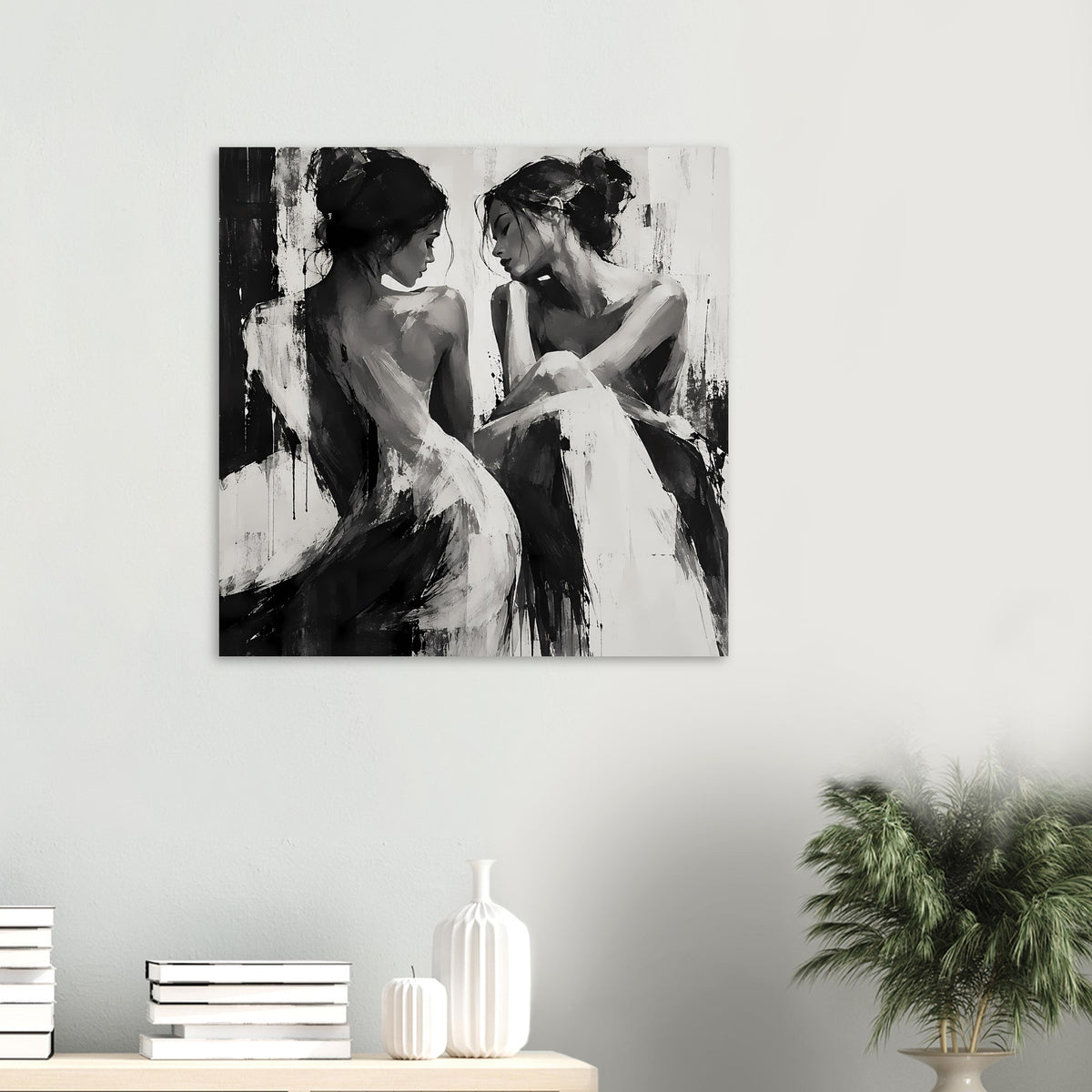Schwarzweiß-Porträtposter, zwei Frauen mit Blickkontakt, monochrome Pinselstriche und Spritzer