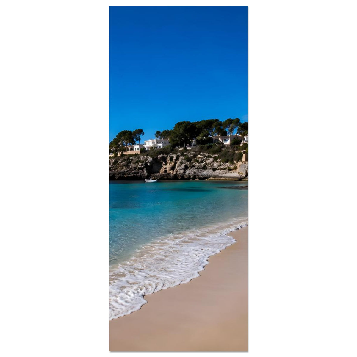 Meerstrand-Poster im Hochformat mit türkisblauem Wasser, hellem Sand und Felsen
