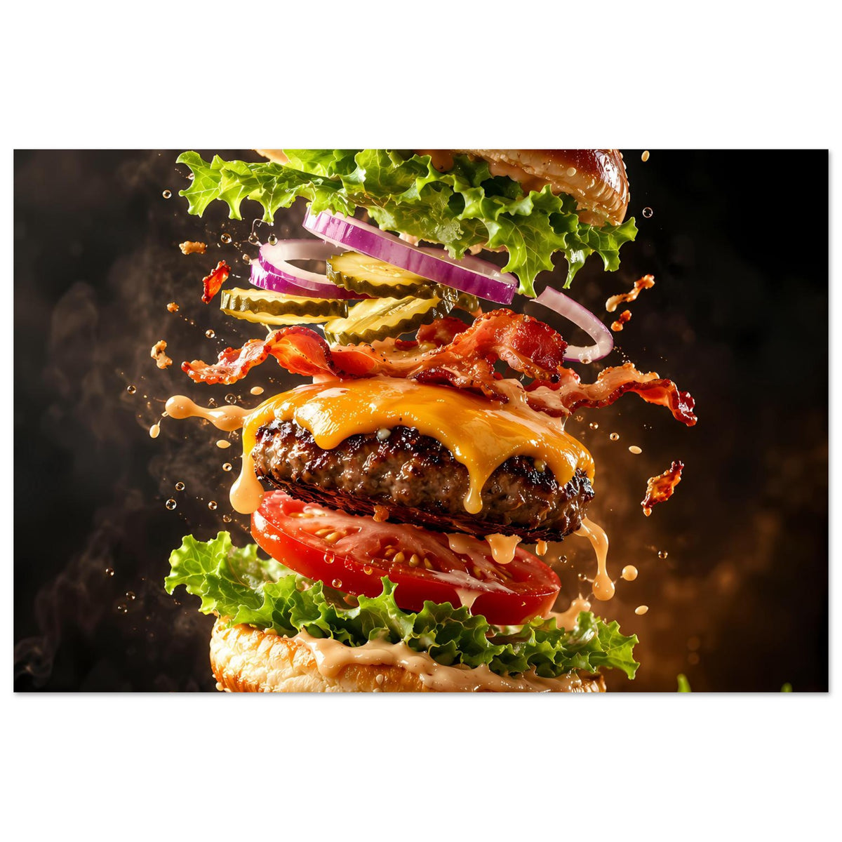 Burgermotiv-Poster mit spritzenden Zutaten: Burger, Salatblätter, Zwiebel und Bacon