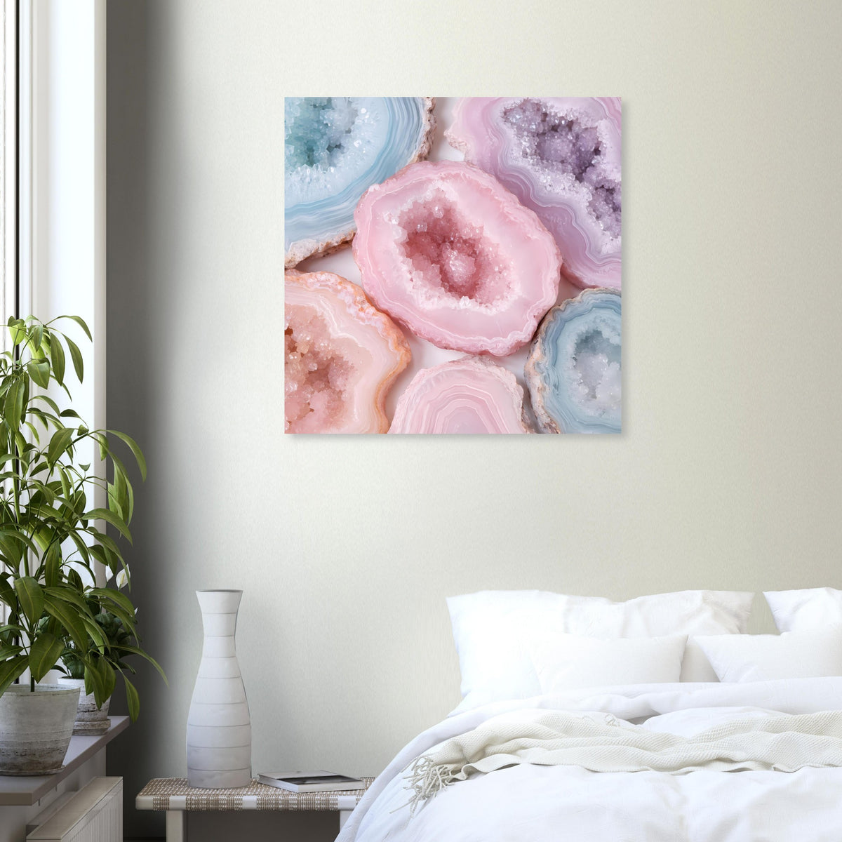 Geoden-Poster im Pastelllook: rosa Kristallscheibe mit blauem und violettem Gestein