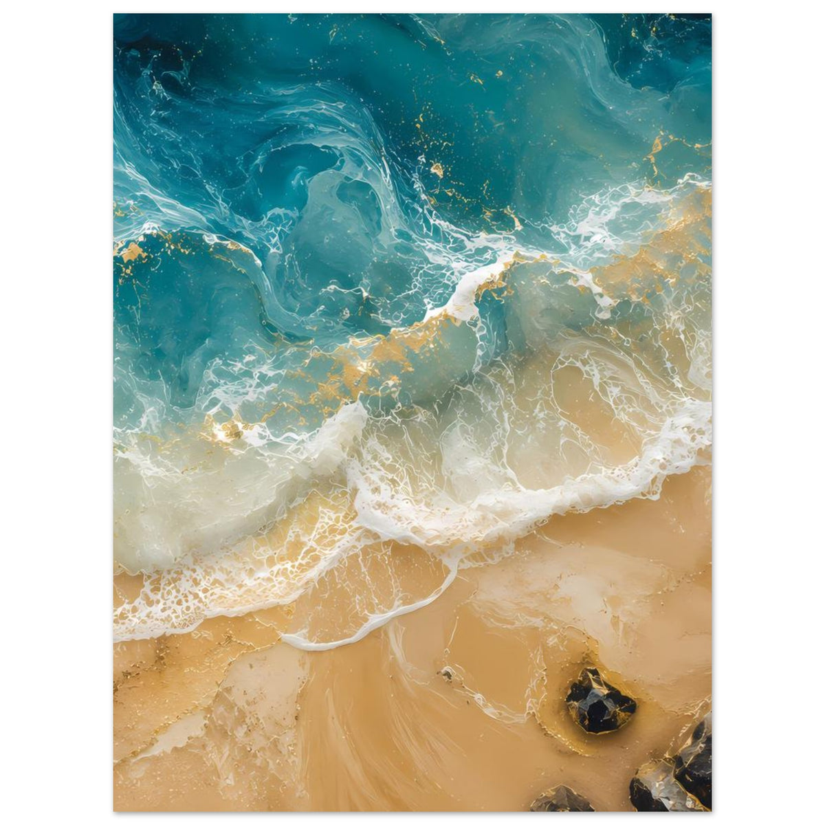 Poster mit Ozeanwellen und Sandstrand in Türkis-, Blau- und Goldtönen, mit Felsdetail unten rechts