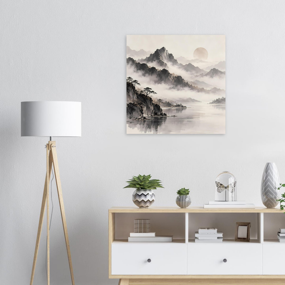 Quadratisches Poster mit Berglandschaft im Nebel, monochrome Grautöne