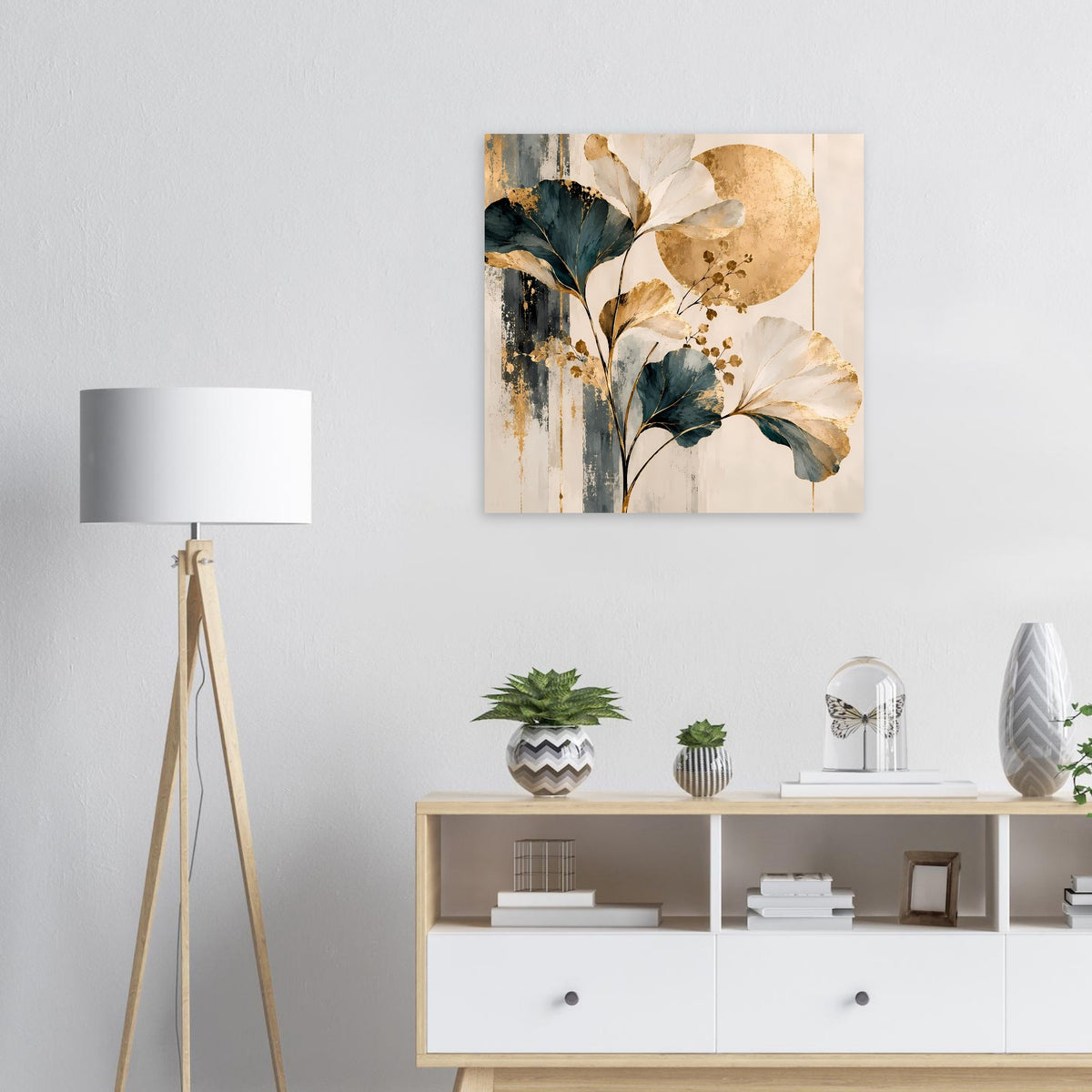 Abstraktes Poster mit Ginkgoblättern, goldener Kreis-Sonnenscheibe und Spritzdekor