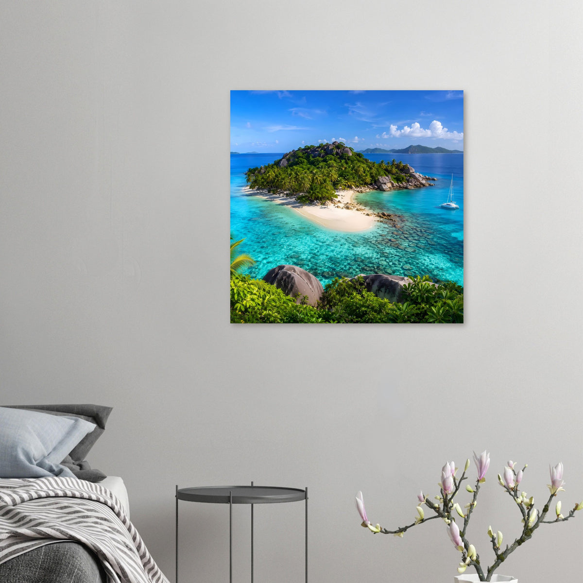 Kleines, quadratisches Poster mit tropischer Insel: Sandstrand und türkisfarbenes Wasser