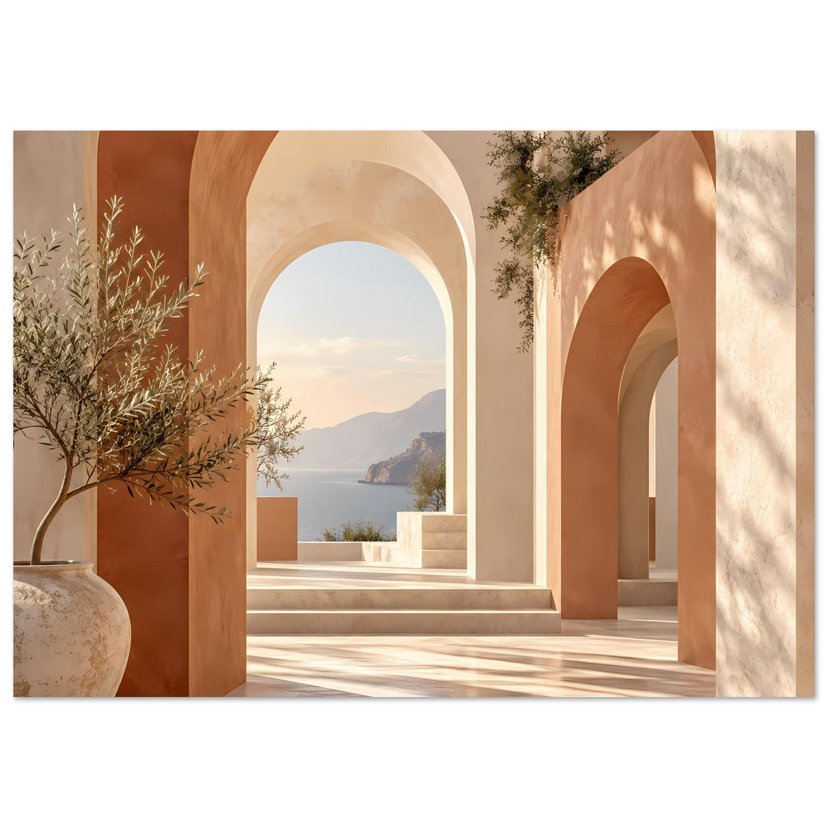 Mediterranes Poster mit Rundbögen, warmen Erdtönen und Säulen im Licht, horizontal