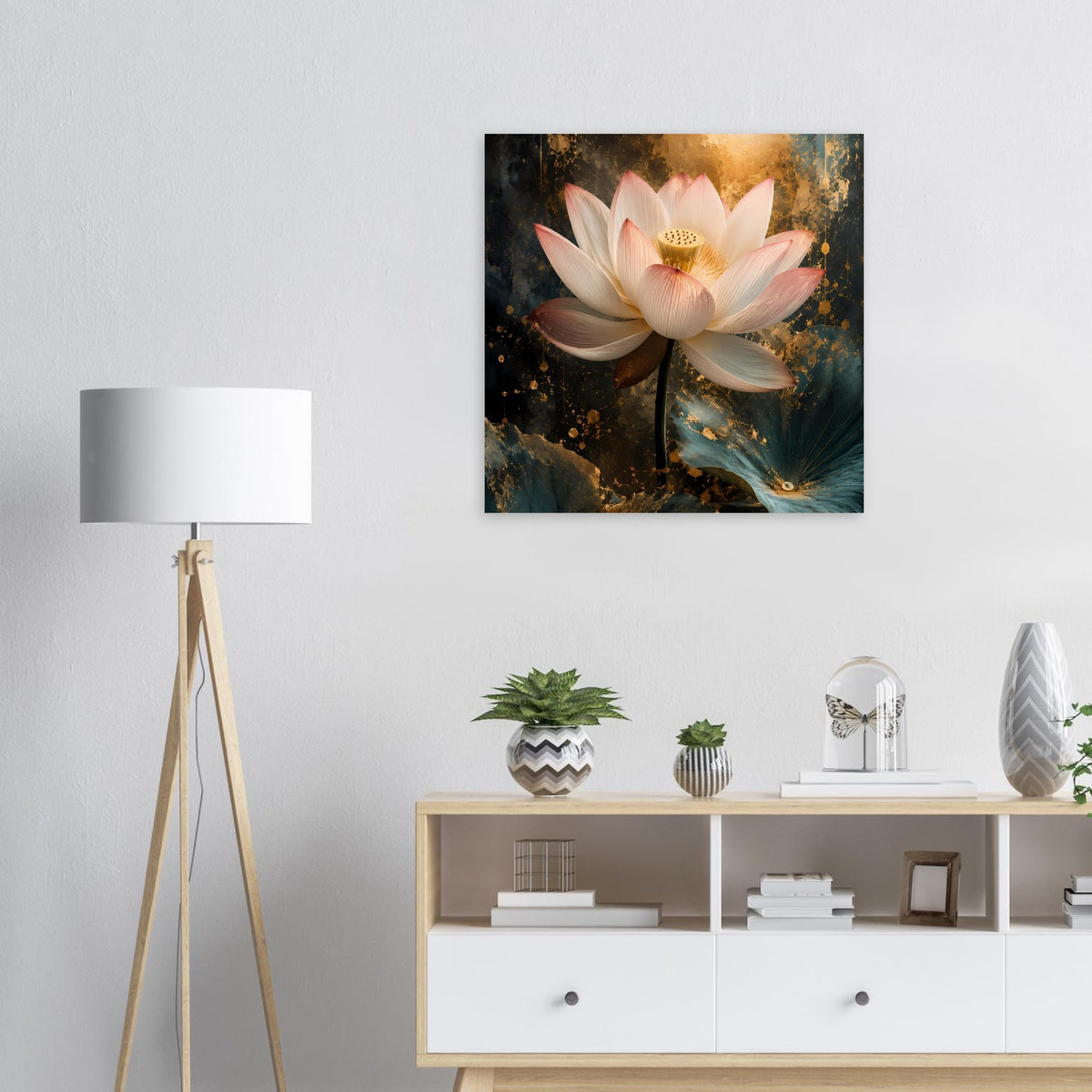 Kunstdruck mit weißer Lotusblüte, goldenem Zentrum und petrolfarbigem Hintergrund