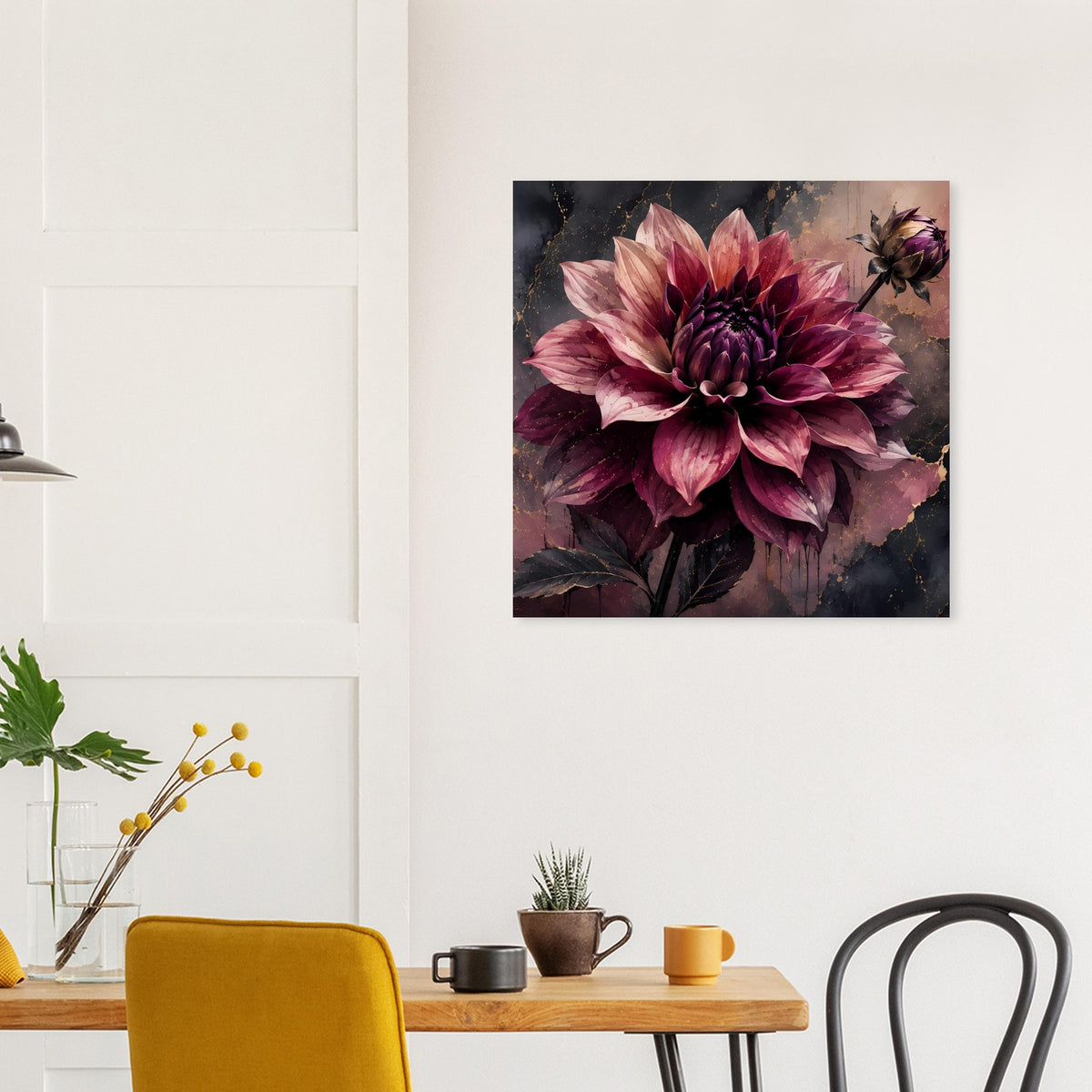 Quadratisches Blumenposter mit lila Dahlie, dunklem Hintergrund und Blütenknospe, gerahmt