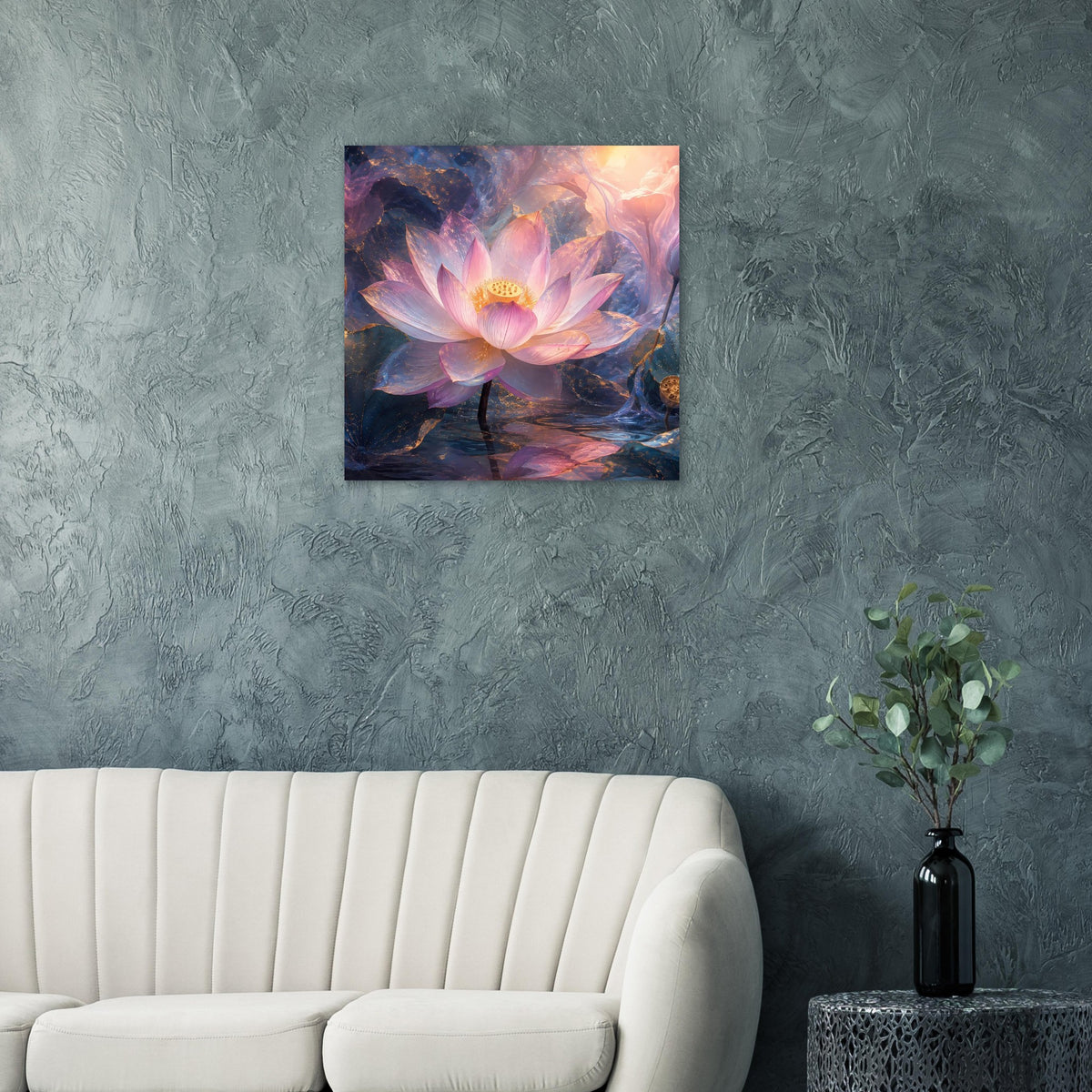 Quadratisches Kunstposter mit Lotusblüte in Pastellrosa und kühlen Blautönen