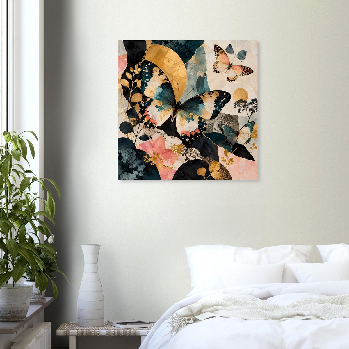 Quadratisches Kunstposter mit Schmetterlingen, Türkis-Blau, Goldbogen und Pfirsichfarbenen Blüten