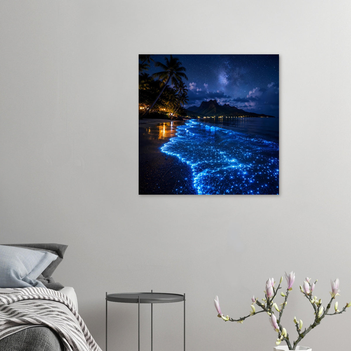 Kleines Poster mit blau leuchtenden Meereswellen bei Nacht