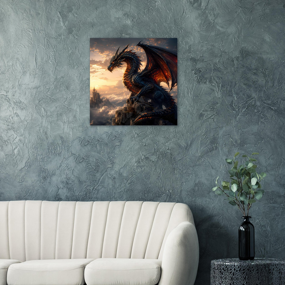 Drachenfantasy-Poster an grauer Wand: finsterer Drache vor Sonnenuntergang und Wolken