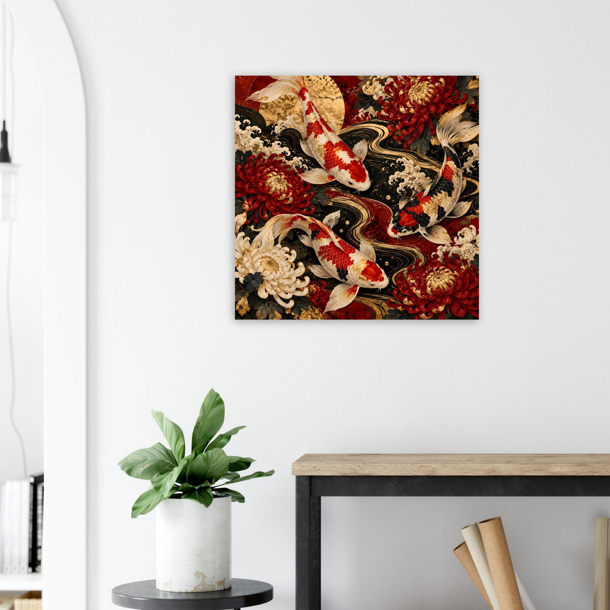 Quadratisches Poster mit Koi-Karpfen und roten Blüten im Gold-Look