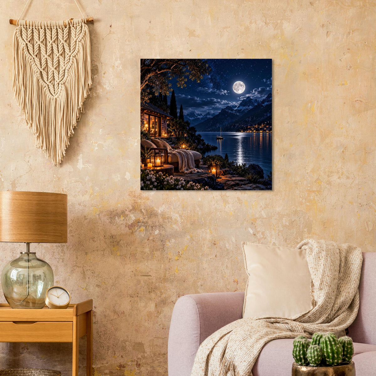 Poster mit Mondschein über ruhigem See und warm beleuchtetem Holzhaus