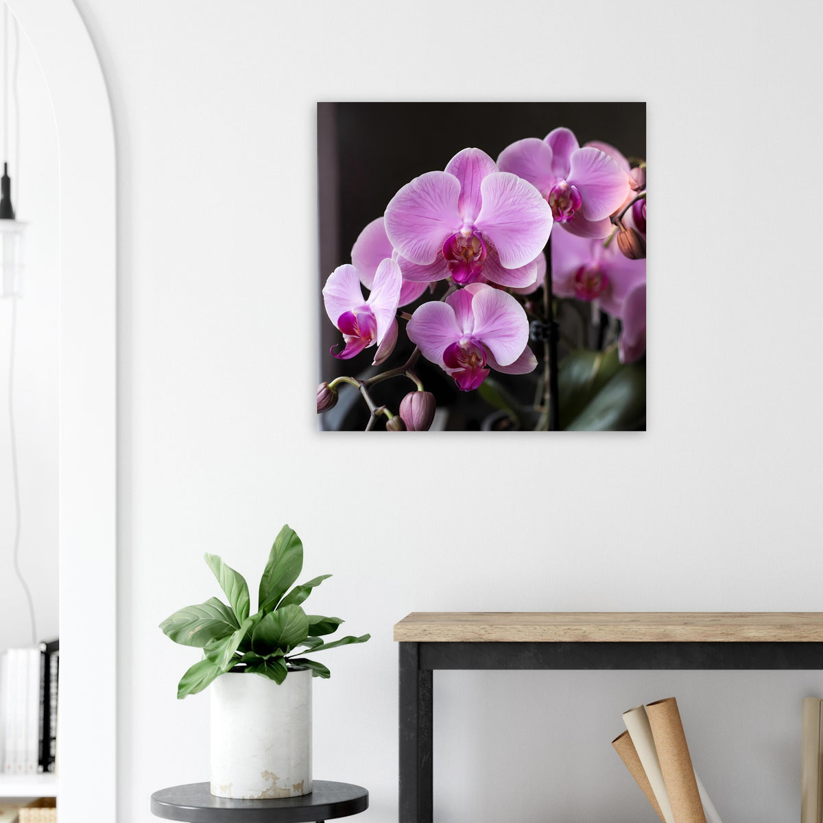 Quadratisches Poster mit lila Orchideenblüten, zentrales Blütenmotiv