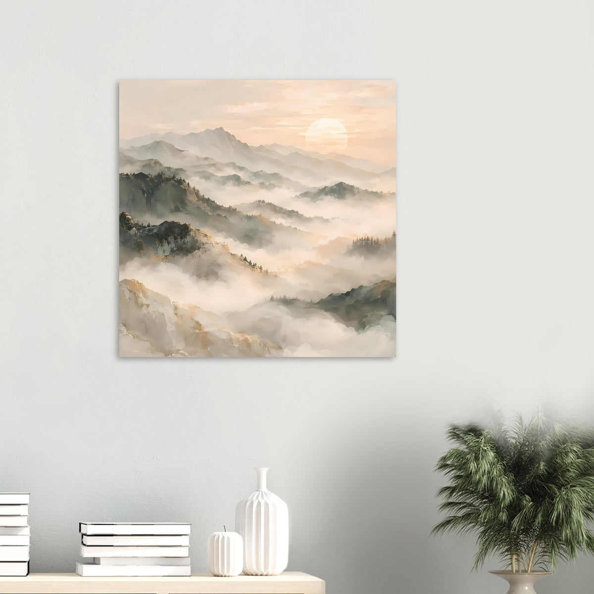 Quadratisches Poster mit Bergpanorama im Morgennebel, matte Oberfläche.