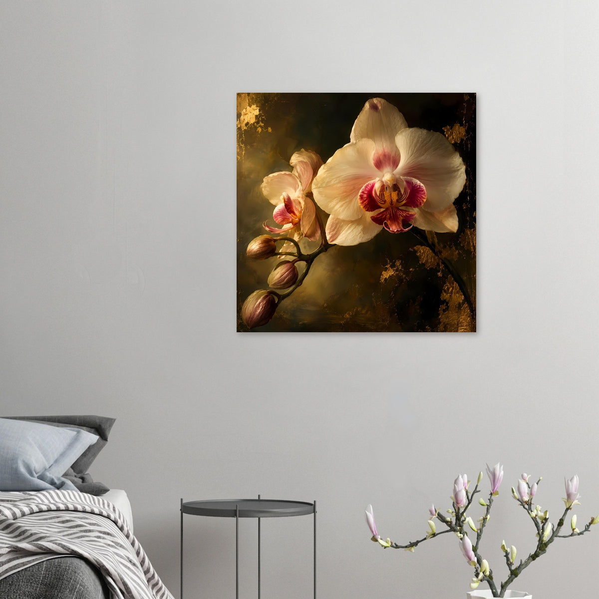 Orchideenposter im Rahmen mit cremefarbener Blüte und goldenen Akzenten