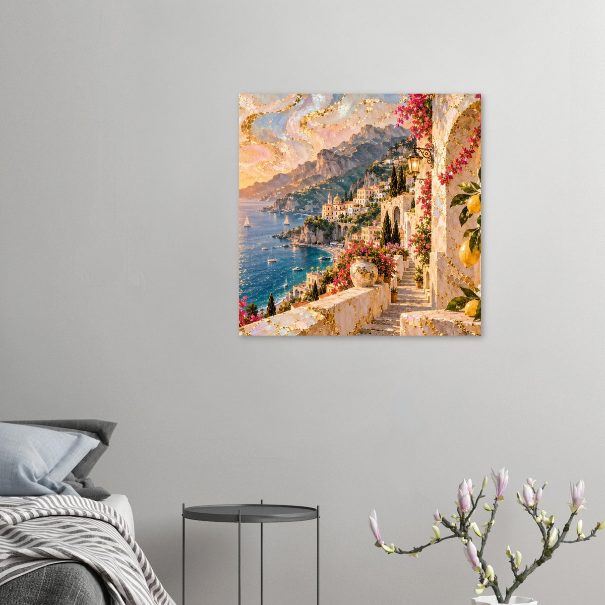 Wandposter im Querformat mit mediterranem Küstenblick, Laterne, Blumen und Meer