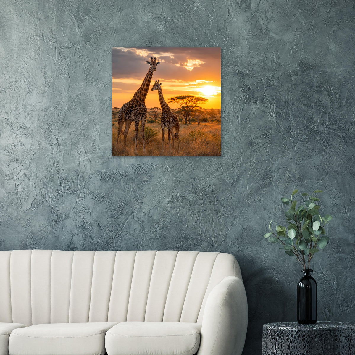 Poster mit Giraffenpaar im orangefarbenen Abendhimmel über der Savanne