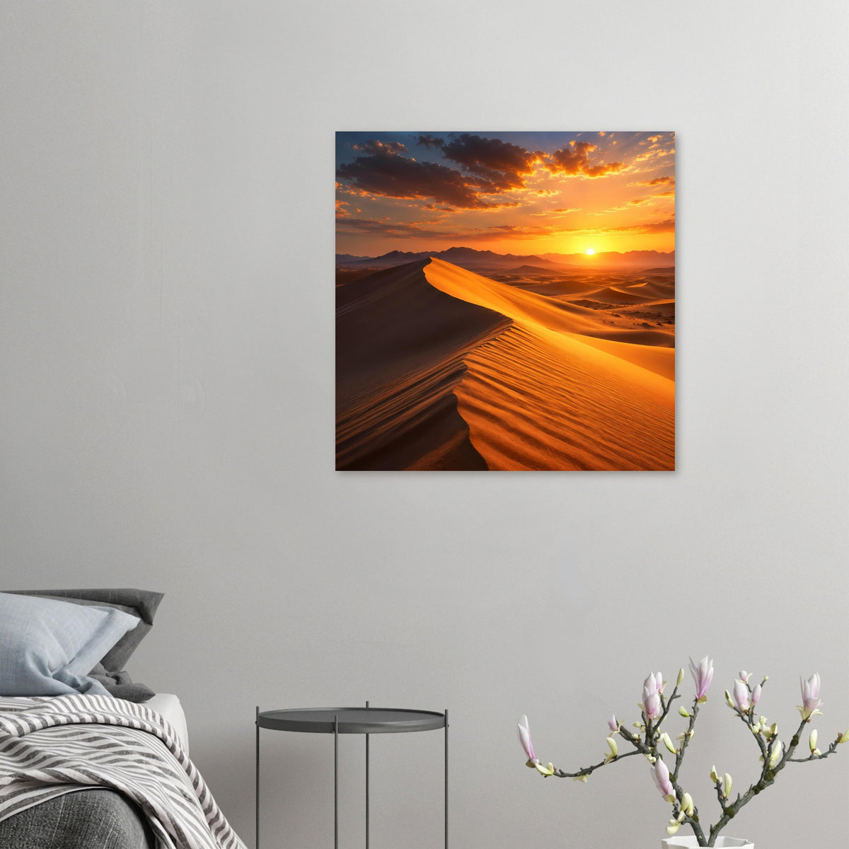 Kleines gerahmtes Poster: Wüstenlandschaft bei Sonnenuntergang mit goldener Sonne