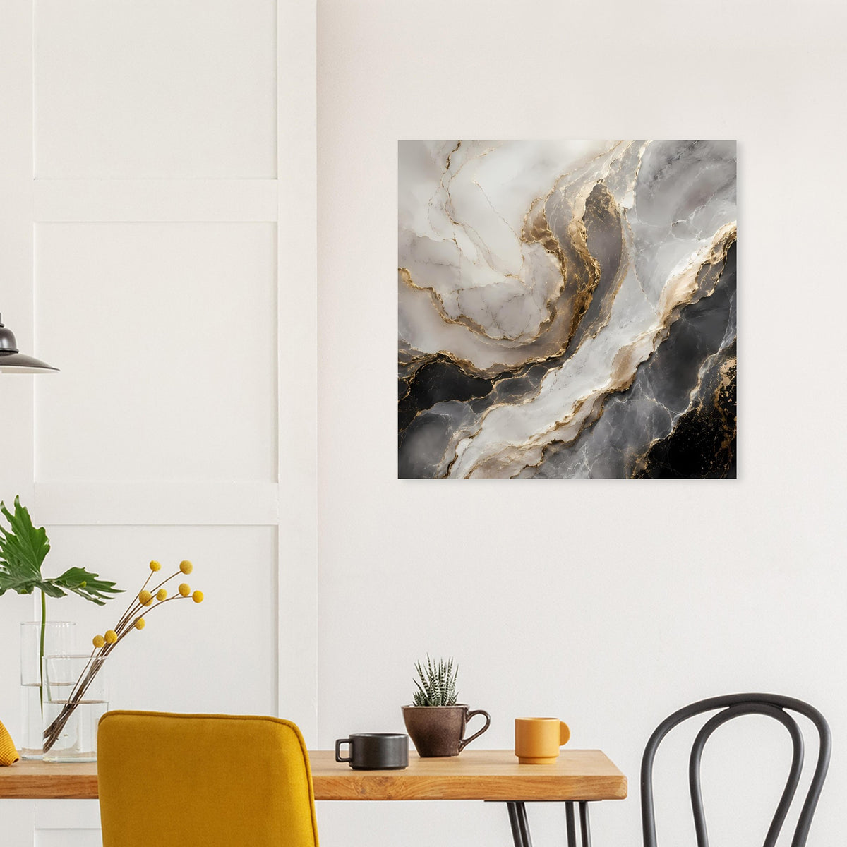 Quadratisches Poster mit marmoriertem Muster aus Grau, Weiß und goldenen Strähnen