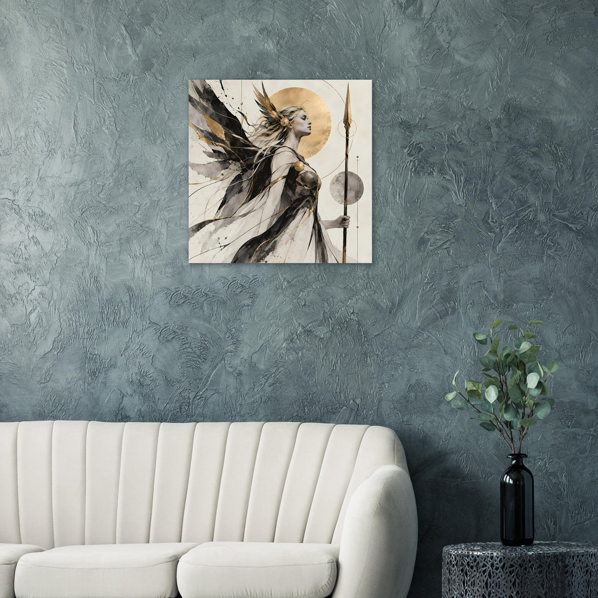 Kunstposter mit geflügelter Frau, schwarz-graue Tinte und goldfarbener Hintergrundscheibe