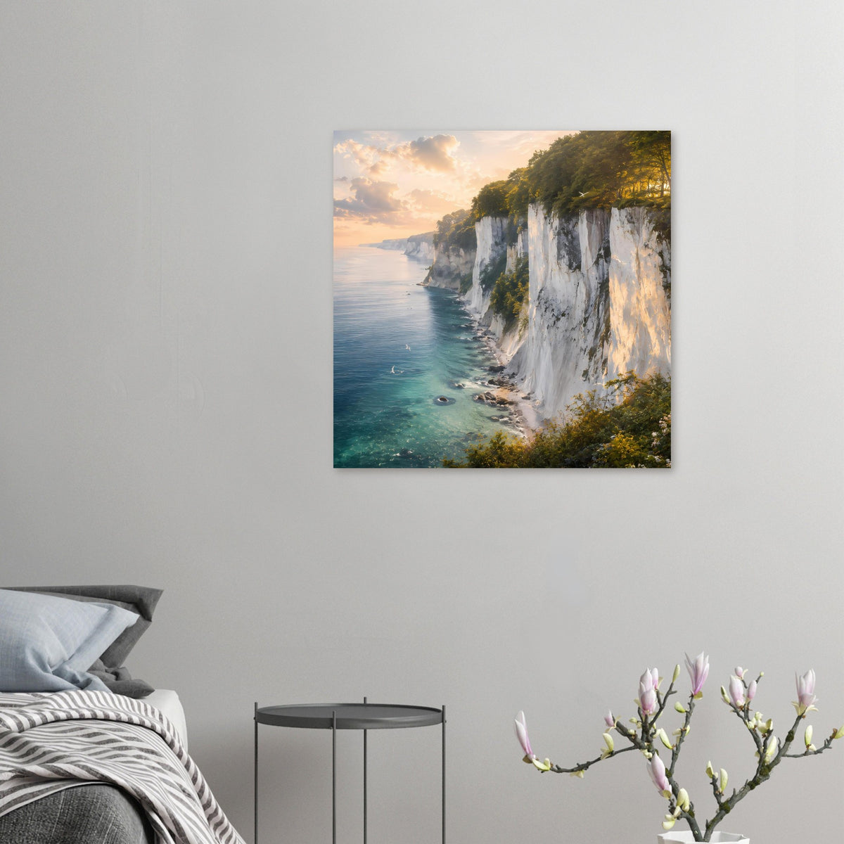 Kleines Poster mit türkisfarbenem Meer, weißen Kreidefelsen und grüner Vegetation bei Sonnenaufgang
