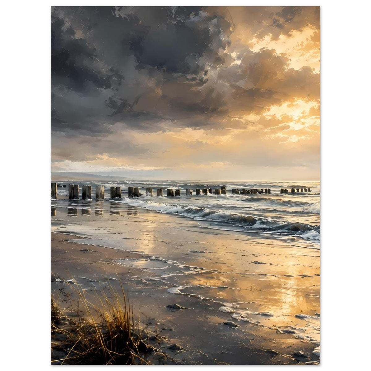 Vertikales Poster: Sandstrand, ruhige See mit Spiegelungen und Holzpfähle bei Sonnenuntergang