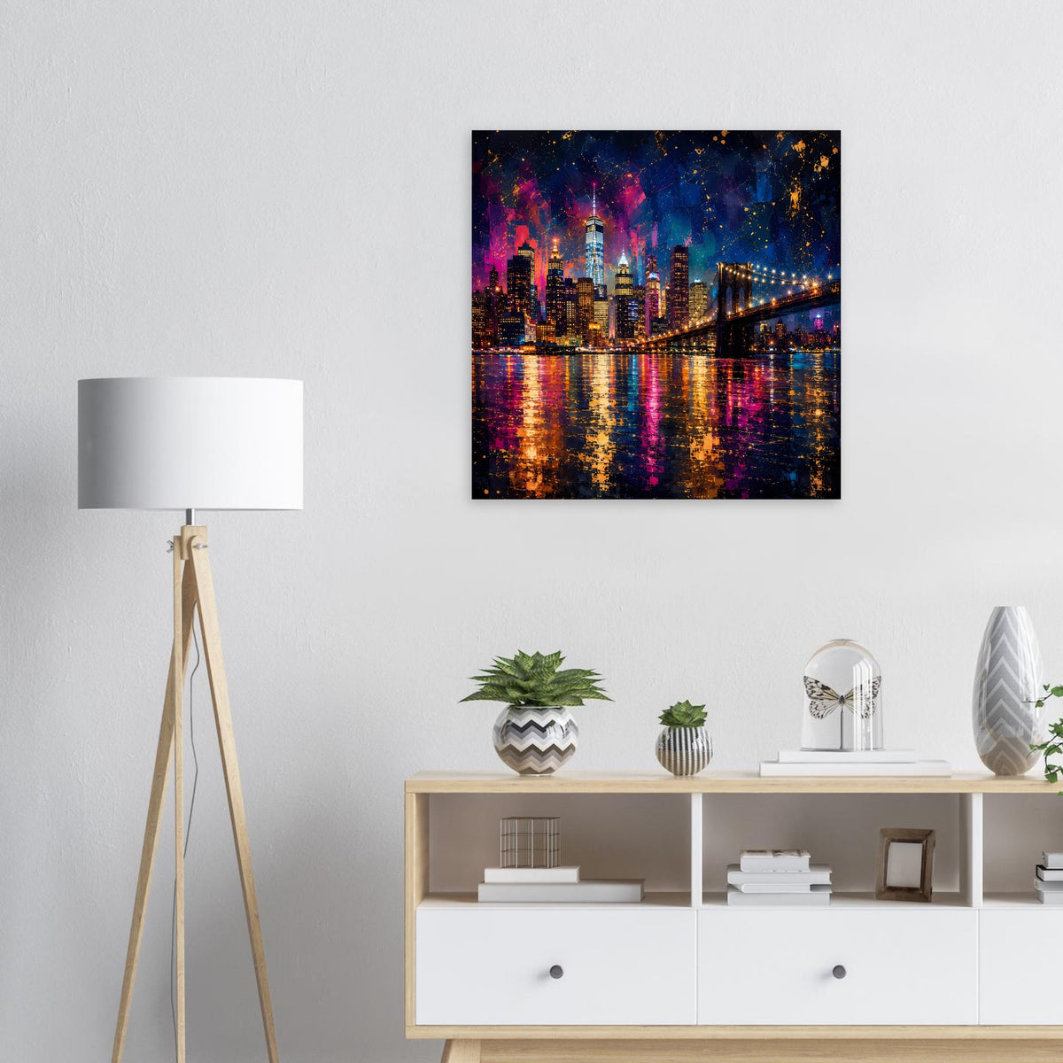 Quadratisches Stadtposter im Rahmen: Skyline bei Nacht mit Hängebrücke und Lichtspiegeln